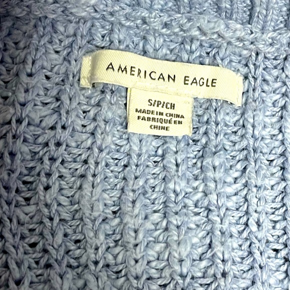 American Eagle Blue V- neck knit sweater. - Picture 3 of 5